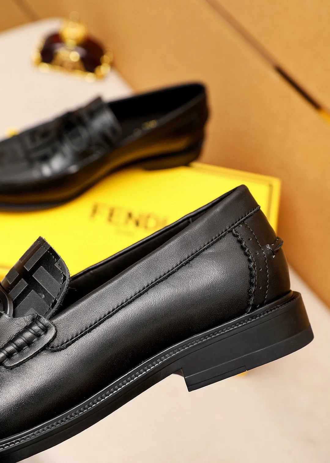 Men's shoes 💰460 💐 Product trademark: FENDI [Fendi] casual leather shoes Regular size: 38-44 (45🉑️customized) Product materials: Selected imported first-layer open-edge beaded cowhide leather upper + luxury hardware buckle, imported cowhide lining. Strong three-dimensional visual effect, rubber outsole Color: 1⃣️color optional